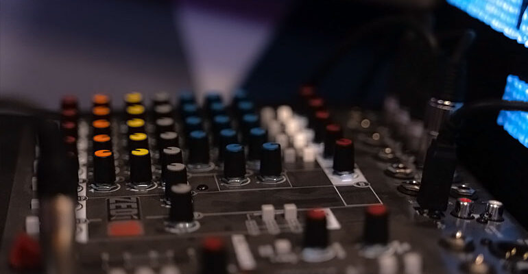 BroadcastHUB.hu-podcast-készítés-4-sávos-rögzítés_770X470