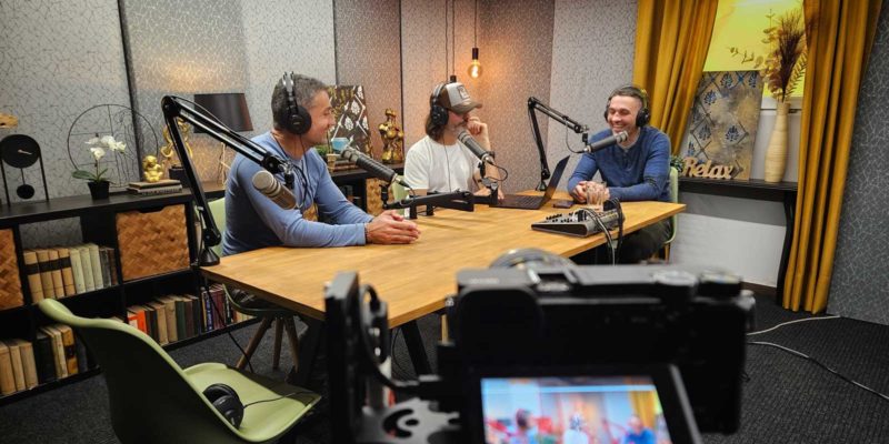 Podcast, videó, reklámfilm, webinár, oktató videó forgatás.